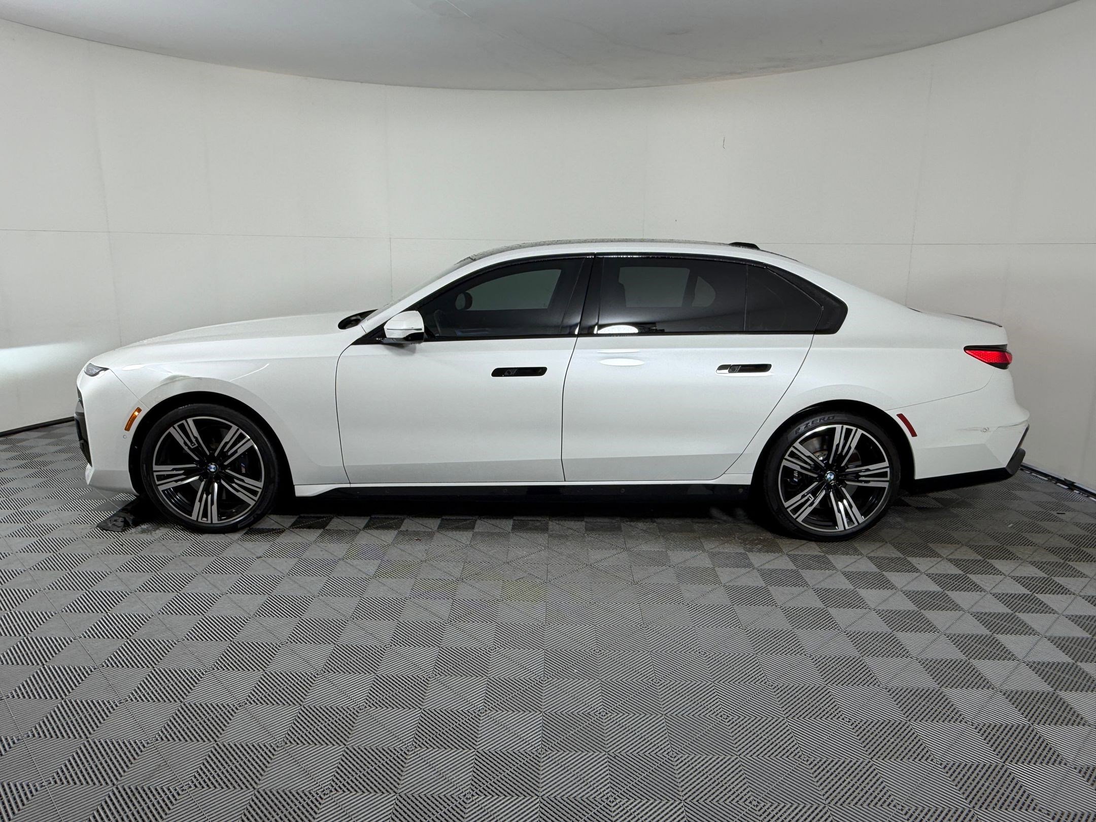 bmw 7 series 2024 WBA33EJ07RCR77807 image bmw 7 series 2024 WBA33EJ07RCR77807 image